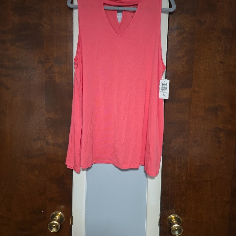 NWT Size 2 Torrid Coral Choker Swing Tunic Tank